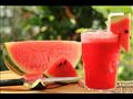 يساعد تناول عصير البطيخ على تطهير الجهاز الهضمي 