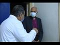 رئيس الأسقفية يصطحب وفدًا بريطانيًا لزيارة مستشفى السادات