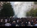 احتجاجات دامية أمام البرلمان والأمن يرد بقنابل الغاز