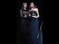 أودري ديوان وأناماريا فارتولومي مع جائزة الأسد الذهبي من مهرجان فينيسيا - صورة من epa (3)