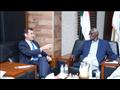 وزير الري السوداني ياسر عباس وروبرت فان