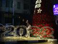 المصريون يحتفلون برأس السنة في شوارع شبرا