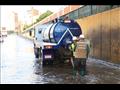 سيارات شفط مياه الأمطار في شوارع أسيوط