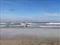  فيديو.. "أجواء صيفية" وشمس ساطعة على شاطئ بورسعيد