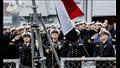 قائد القوات البحرية يرفع علم مصر على الفرقاطة العز