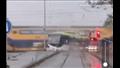 فيديو مرعب.. قطار يصطدم بحافلة ويقسمها إلى نصفين في هولندا