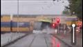 فيديو مرعب.. قطار يصطدم بحافلة ويقسمها إلى نصفين في هولندا