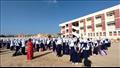 محافظ جنوب سيناء يوزع حقائق وملابس على طلاب المدرسة الفكرية في الطور 