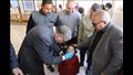 محافظ المنيا يُشارك في التطعيم ضد شلل الأطفال
