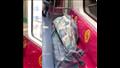بـ"ملاءة وسرير".. رجل ينام داخل عربة مترو ورد فعل غير متوقع من الركاب