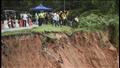 قتيلان و4 مفقودين جراء انهيار أرضي في إندونيسيا-أر