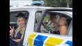 عروسة تصل إلى حفل زفافها في سيارة شرطة وسط صدمة المعازيم
