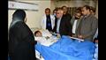محافظ بورسعيد يشيد بالأطقم الطبية في مستشفى الزهور