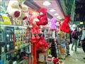هدايا الفالنتين تزيّن محلات القاهرة في ليلة عيد الحب