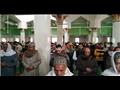 المصلين في المسجد خلال صلاة الغائب
