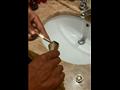 محمد رمضان يغسل أسنانه بمعجون ذهب عيار 24
