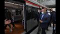 وزير النقل يتفقد مشروع القطار الكهربائي LRT ويتابع التشغيل التجريبي للمرحلة الأولى 