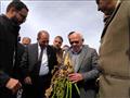 محافظ بورسعيد يشهد حصاد محصول بنجر السكر 