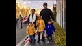 حازم يقوم بتشجيع المنتخب المصري مع أطفاله من خارج 