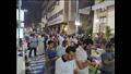 مئات المواطنين يؤدون صلاة التراويح في مسجد الزهراء