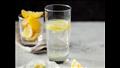 ماء الليمون يساعد على ترطيب الجسم