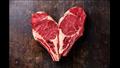 يؤدي تناول كثير من اللحوم الحمراء إلى زيادة احتمالات الإصابة بأمراض القلب، وذلك بسبب احتوائها على نسبة عالية من الدهون المشبعة