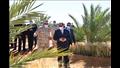 متحدث الرئاسة ينشر صور تفقد السيسي لمشروع توشكى وحصاد القمح
