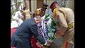 محافظ القاهرة يضع إكليلا من الزهور على مقابر شهداء
