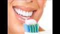يساعد تنظيف أسنانك بعد الأكل على محاربة البكتيريا وحماية مينا الأسنان من التلف