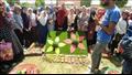 طلاب ينفذون مشروع لتجميل حديقة آداب