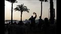 المئات يخرجون لشواطئ ومتنزهات الإسكندرية احتفالًا بالعيد