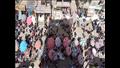 أهالي منيا القمح يرفضون إعادة سوق الإثنين لأهم شوارعها: يغلق الطريق العام -صور