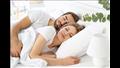 ماذا يحدث لجسمك عند النوم بجانب شخص آخر؟.. دراسة جديدة تكشف الفوائد