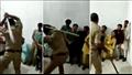 الاعتداء الوحشي للشرطة الهندية على سجناء مسلمين