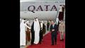 لحظة استقبال الرئيس السيسي أمير قطر في مطار القاهرة