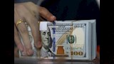 سعر الدولار يتراجع في 7 بنوك بنهاية تعاملات الاثنين
