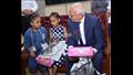 محافظ بورسعيد يقضي أول أيام العيد مع الأطفال الأيتام 