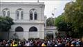 متظاهرون سريلانكيون يتجمعون داخل المجمع الرئاسي في