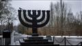 نصب تذكاري على شكل الشمعدان للضحايا اليهود في بابي