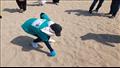 40 متطوع يشاركون في تنظيف شاطئ سيد درويش بالإسكندرية من المخلفات (5)