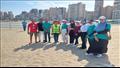 40 متطوع يشاركون في تنظيف شاطئ سيد درويش بالإسكندرية من المخلفات (4)