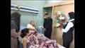 وزير الطيران يرسل باقات ورود للمرضى بمستشفى مصر للطيران