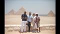 محمد كريم مع أبطال A Day to Die في زيارة للأهرامات (6)