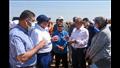 محافظ الإسكندرية يتفقد أعمال إصلاح ماسورة مياه رئيسية في القباري