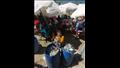 أطفال يجمعون القمامة على شواطئ الإسكندرية