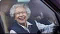 الملكة إليزابيث الثانية برفقة سيارات لاند روفر (4)