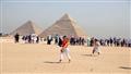 المئات يتوافدون على الأهرامات احتفالا بيوم السياحة العالمي (15)