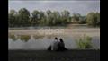 حبيبان أمام نهر لوار الفرنسي المهدد بالجفاف