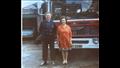 سائق شاحنة مسن مع زوجته
