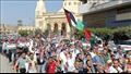 المتظاهرون يرفعون  أعلام فلسطين في بني سويف